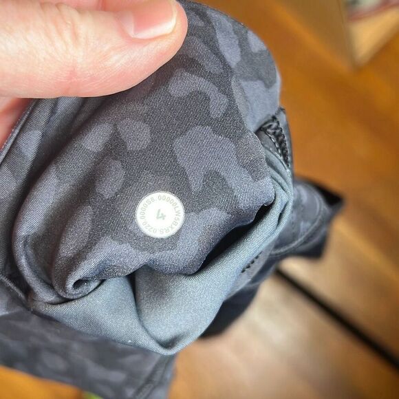 Lululemon Fast Free HR Crop 24” Size Formation Camo Deep Coal Size 4 - Picture 4 of 7